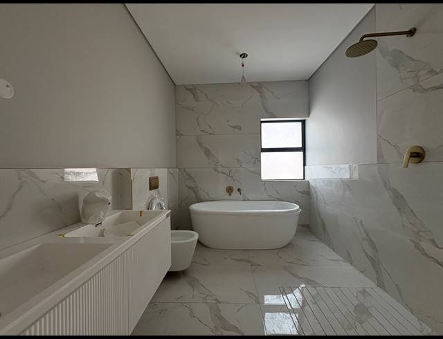 4 BEDROOM HOUSE FOR SALE IN SANDOWN